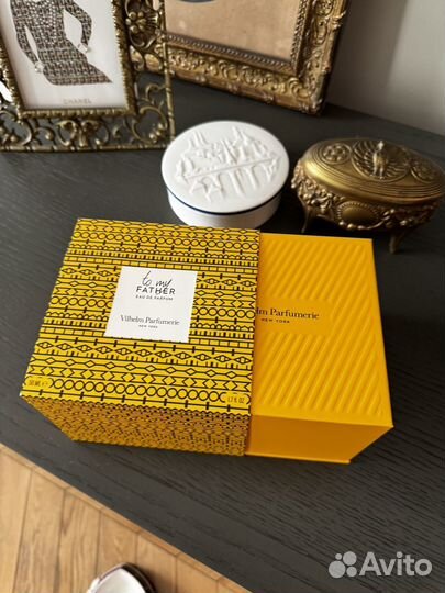 Коробки от дорогого парфюма