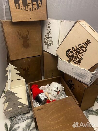 Подарок на Новый год в деревянном ящике