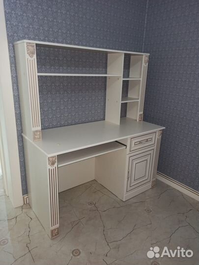 Письменный стол