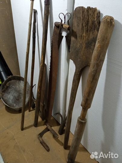Старинные хозяйственные инструменты