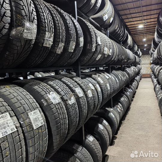 Nokian Tyres WR SUV 4 235/50 R19 103V