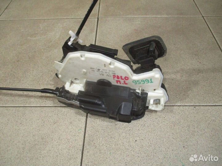 Замок двери передней левой VW Polo Sedan