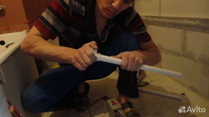 Сантехник. Ремонт арматуры унитаза