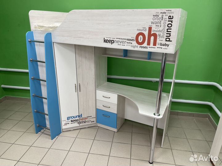 Двухъярусная кровать со шкафом и столом
