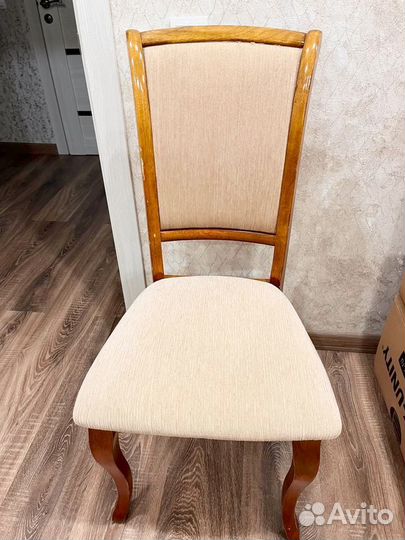 Стол в гостинную и стулья б у