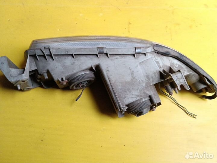 Mazda Cronos 1 Фара правая