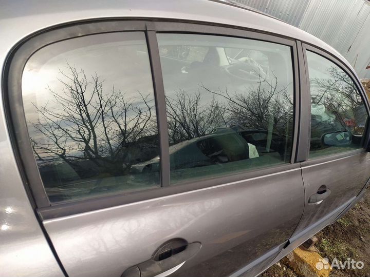 Рено Меган 2 стекло двери
