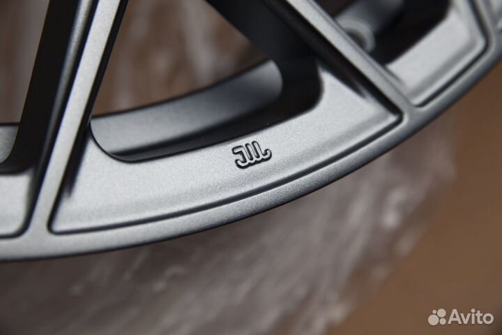 Диски Vossen HF2 R20 5x114,3 Графит