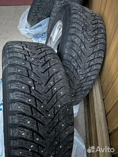 Nokian Tyres Hakkapeliitta 8 SUV 235/60 R18 107