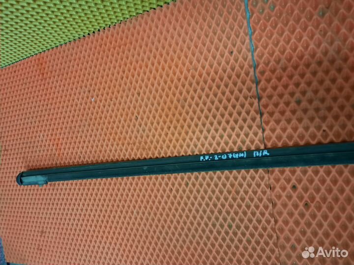 Бархотка передней правой двери Ford Focus 2