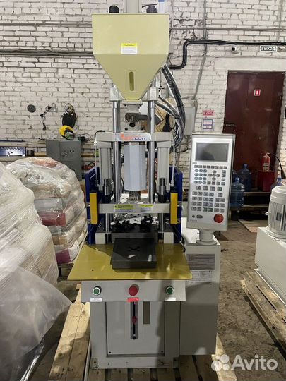 Вертикальный термопластавтомат тпа