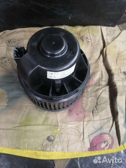 Вентилятор отопителя Ford Focus 3