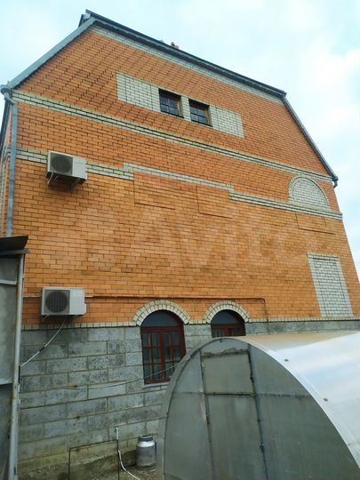 Дом 298 м² на участке 15 сот.