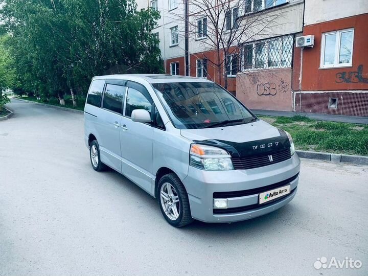 Toyota Voxy 2.0 AT, 2002, 205 000 км