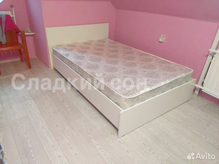 Кровать