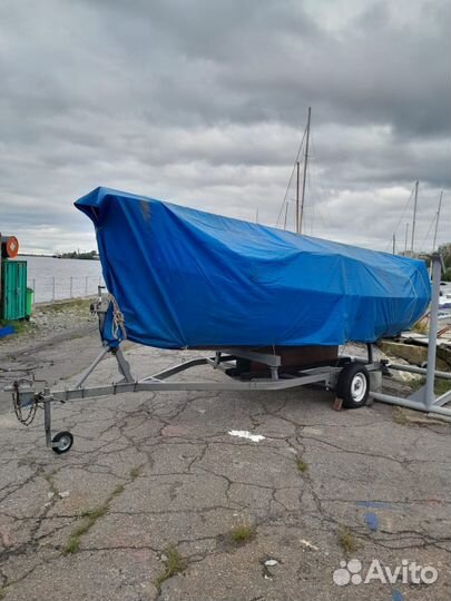 Парусная яхта Ассоль