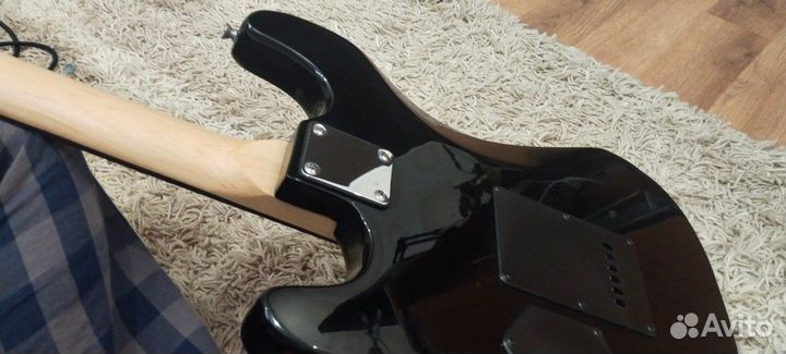 Продам электрогитару