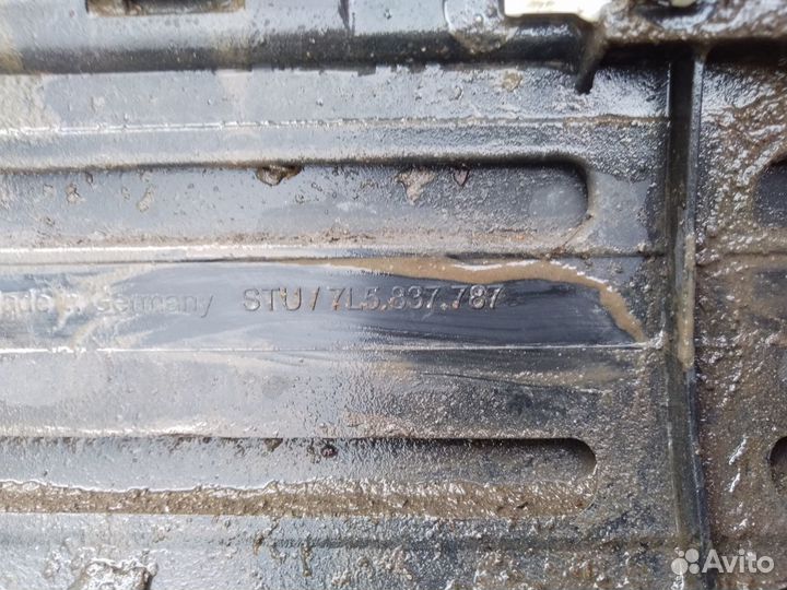 Молдинг двери передней левой Volkswagen Touareg 20