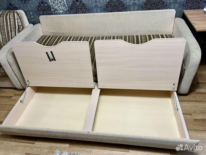 Диван с креслом