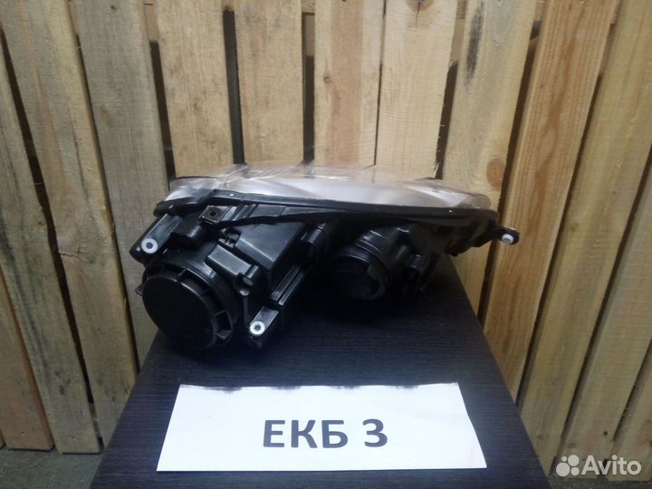 Фара левая Volkswagen Golf 5 2003-2009