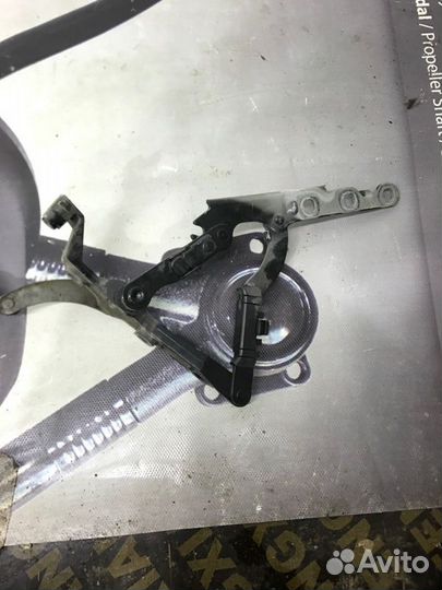 Петля капота левая Mercedes-Benz S-Class W221