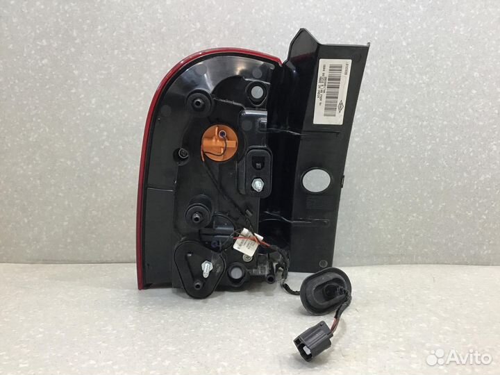 Фонарь задний наружный правый Nissan Terrano III