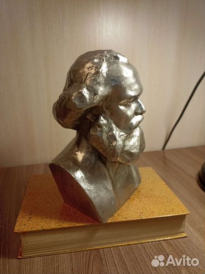 Бюст Карл Маркс