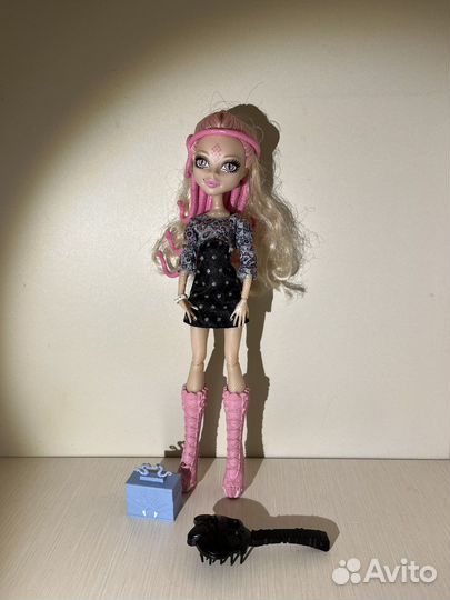 Кукла Монстер Хай. Вайперин Горгон