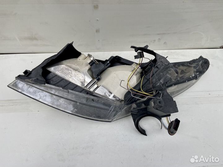 Фара правая renault megane 3 черная на запчасти