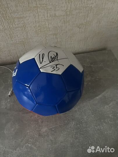 Футбольный мяч с подписью Акинфеева