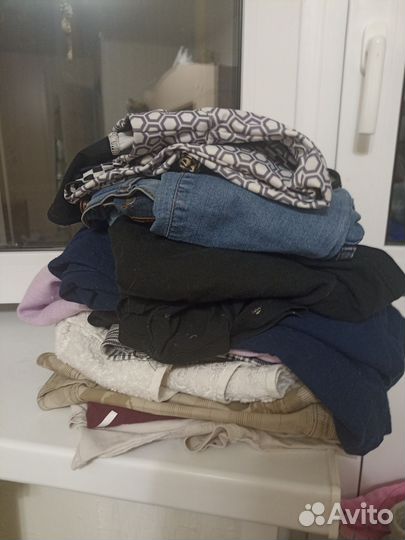 Женские вещи много