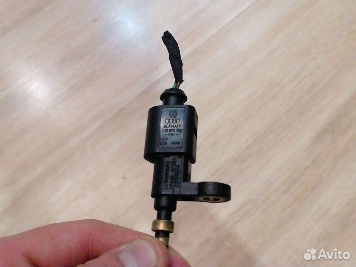 Датчик температуры 03F919501A