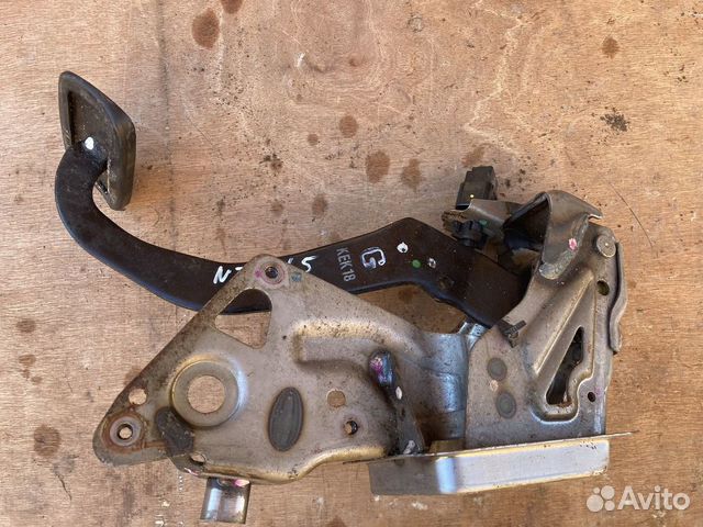 Педаль тормоза Nissan Tiida 2004-2012г