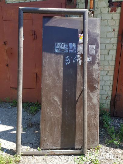 Металлическая дверь