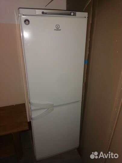 Холодильник indesit