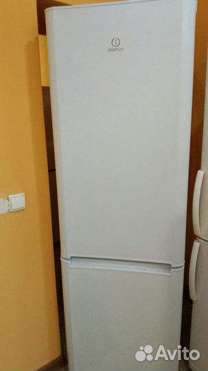 Холодильник indezit 195см