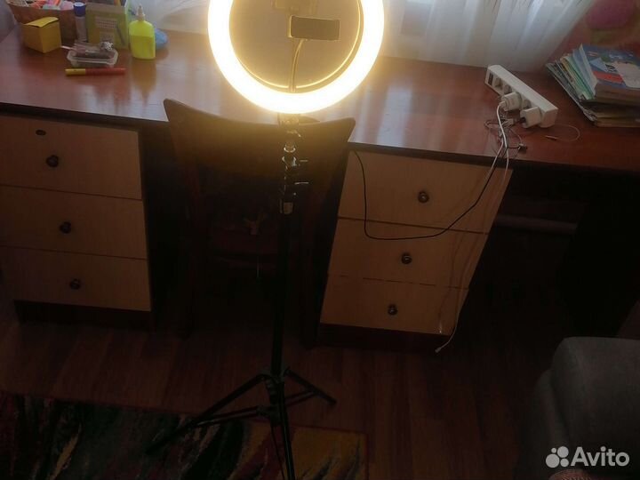 Кольцевая лампа LED со штативом
