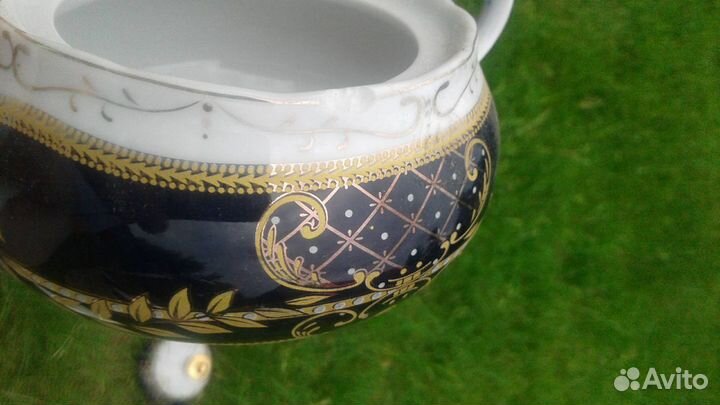 Сахарница, чайная пара, кружки, напольная ваза