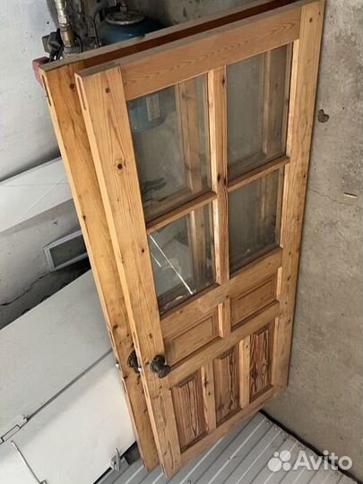 Дверь дерево со стеклом