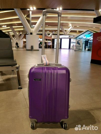 Чемодан пластик