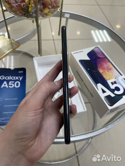 Samsung Galaxy A50, 4/64 ГБ