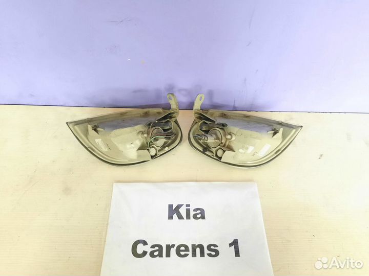 Поворотник Kia Carens, 2001г