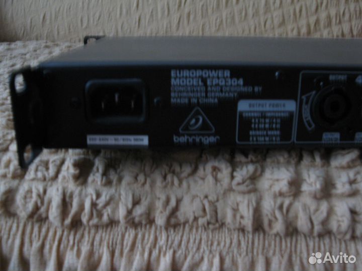 Продаю усилитель behringer