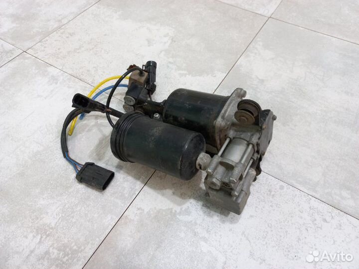 Компрессор пневмоподвески Mercedes V230 W638