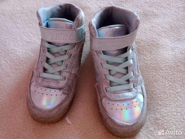 Кроссовки 36 светится прдошва