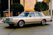 Lincoln Town Car I (1980—1989) Седан
