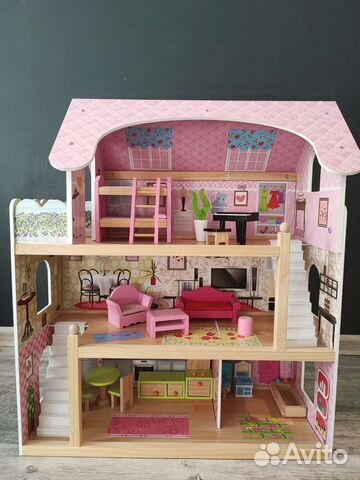 Кукольный домик с мебелью