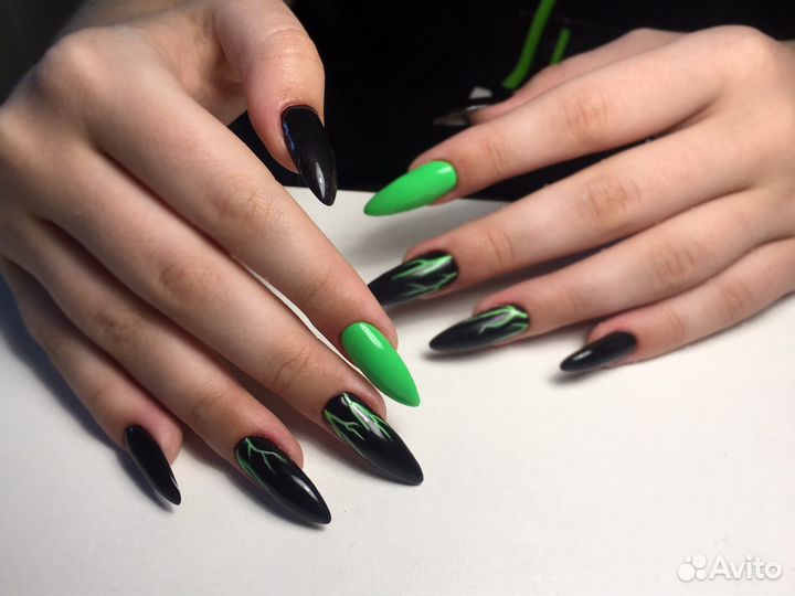 Педикюр с покрытием лаком