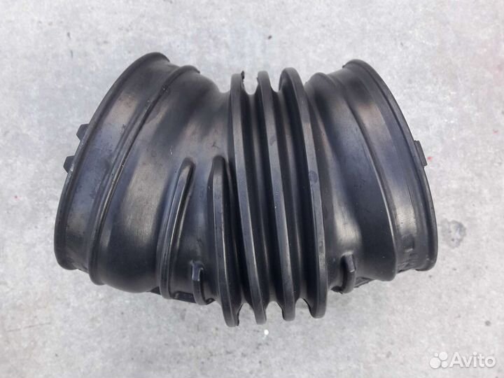 Патрубок воздушного фильтра Audi A8 D2 4.2