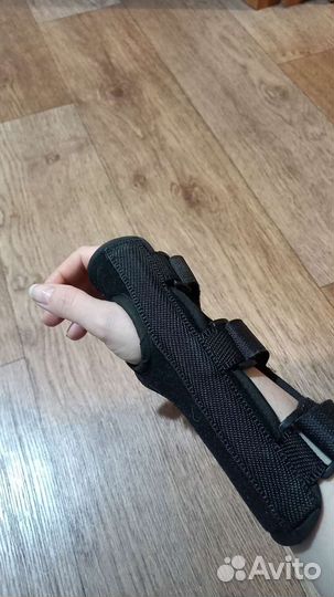 Бандаж фиксатор на запястье (правый)